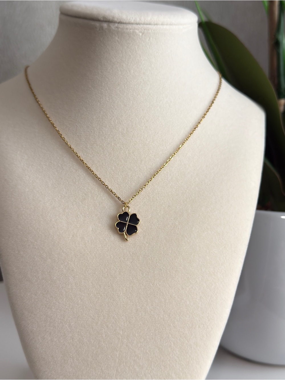 Stainless Steel Golden Clover Necklace  Gren and Black Necklaces New Waterproof